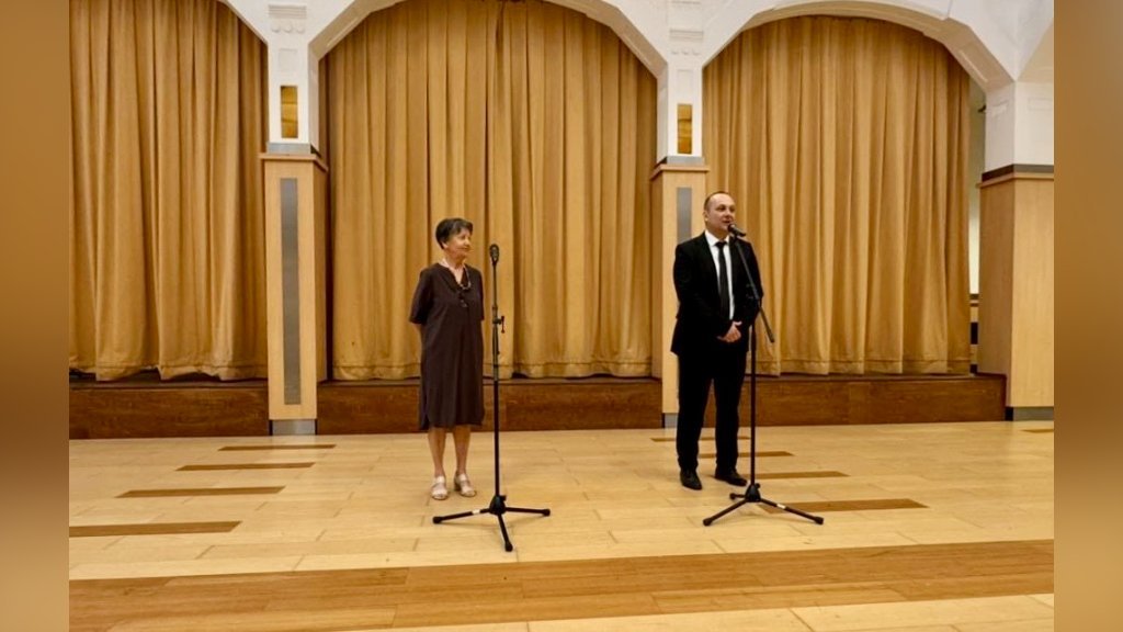 U KULTURNOM CENTRU „BAČKA” OTVORENA IZLOŽBA POVODOM 60 GODINA BRATIMLjENjA SOMBORA I BAJE