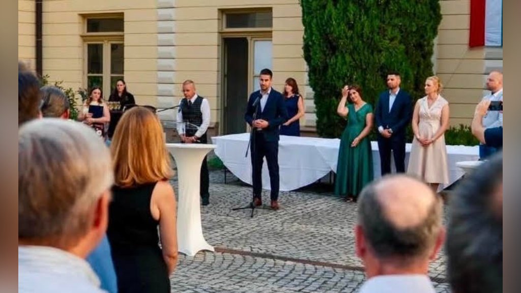 GRADONAČELNIK RATKOVIĆ PRISUSTVOVAO OBELEŽAVANjU 30. GODIŠNjICE NARODNE SVEČANOSTI KUVANjA RIBLjEG PAPRIKAŠA U BAJI