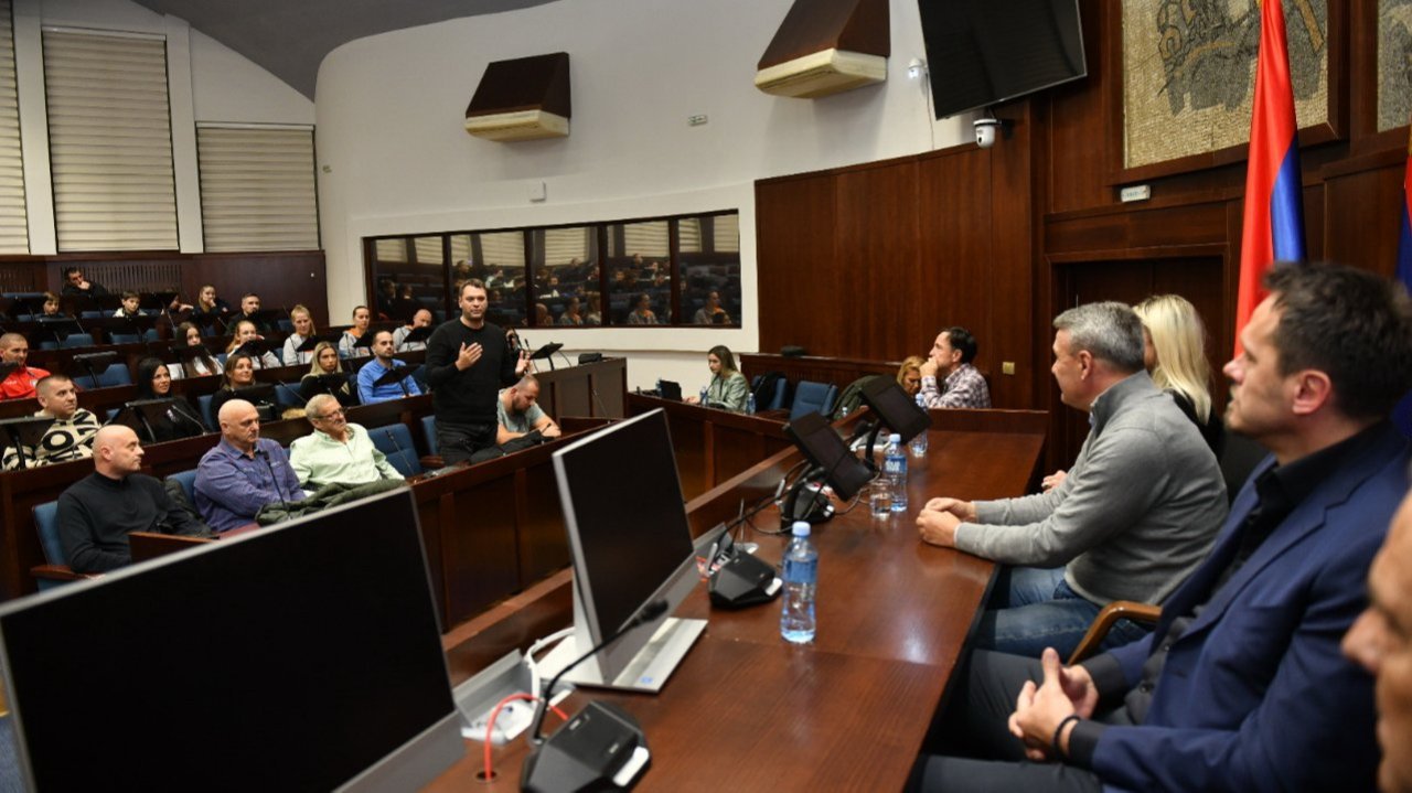 Željko Rebrača i Vesna Čitaković Đurišić sa građanima Čačka