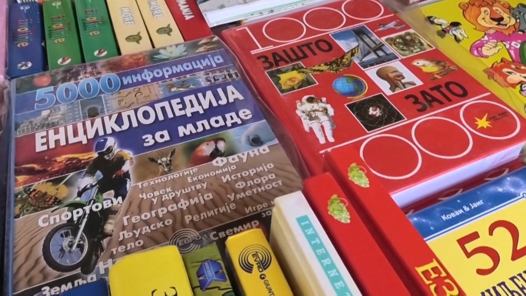 Mini sajam knjiga na trgu u Vrbasu 
