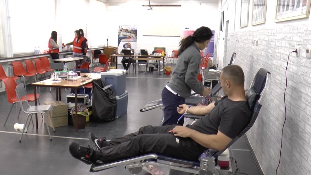 Maturska akcija dobrovoljnog davanja krvi u SSŠ „4. juli”