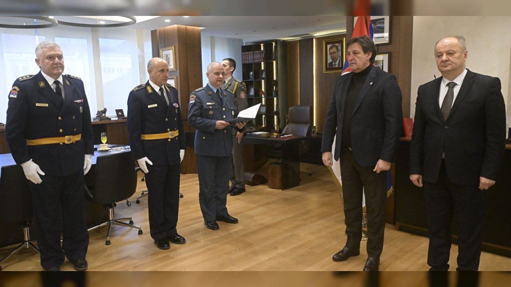 Ministar Gašić uručio ukaze o postavljenjima na nove dužnosti