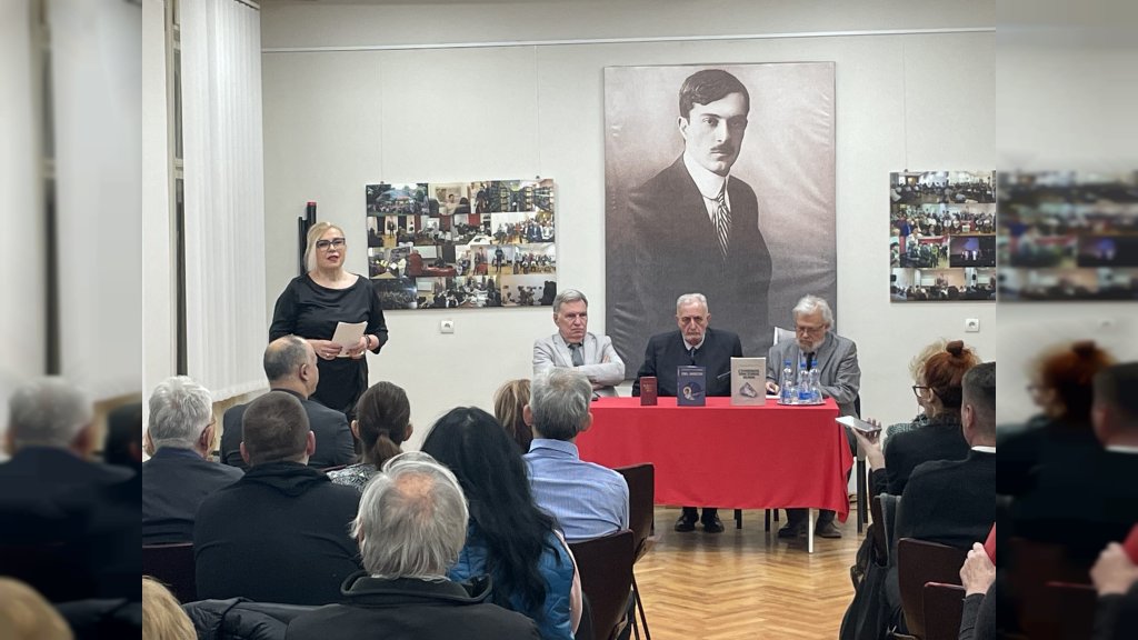 Selimir Radulović predstavio knjigu sabranih pesama "S kamenjem Hristovim, belim"