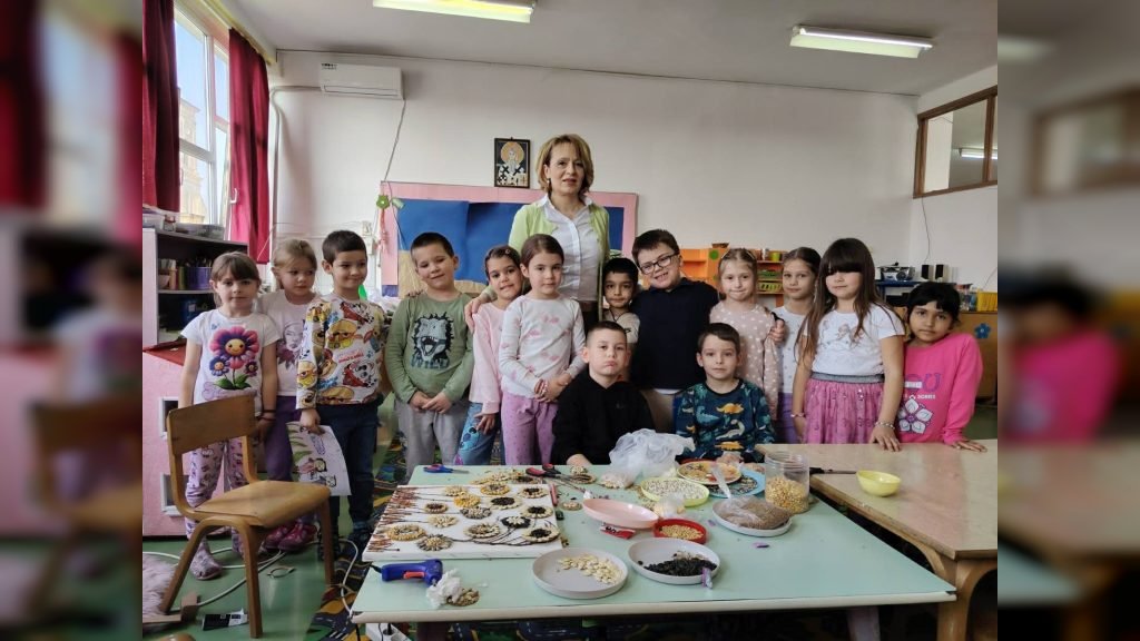 Časovi van školske klupe - biblioteka kao inspirativan prostor za učenje i stvaralaštvo
