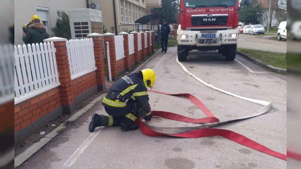 Pokazna vežba vatrogasne brigade u Gerontološkom centru