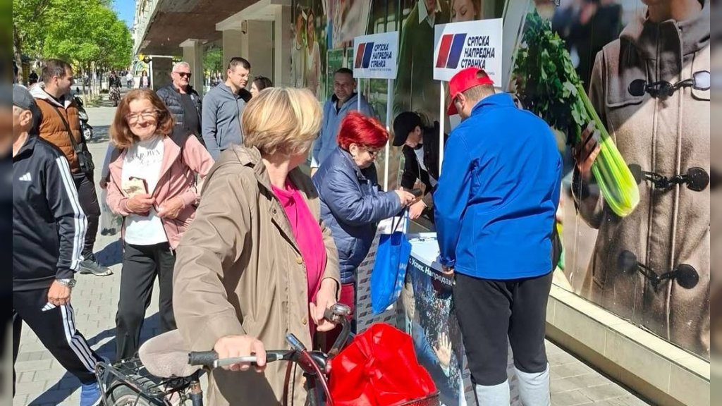 Građani razgovarali sa aktivistima SNS na više lokacija u Bačkoj Palanci