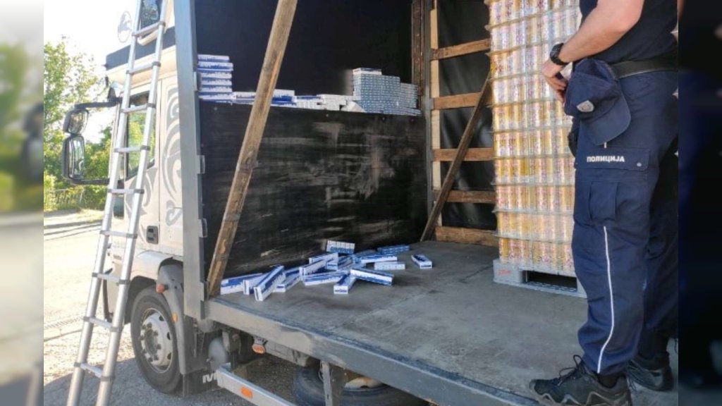 Bačka Palanka: Na granici otkriven šverc cigareta, uhapšen vozač kamiona