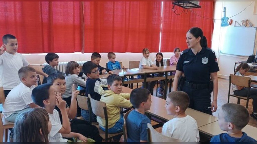 Policijski službenici održali radionicu o bezbednosti za učenike OŠ "Zdravko Čelar"