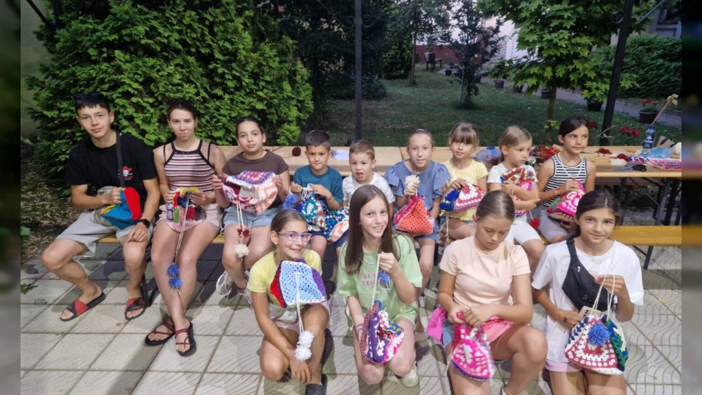 Mali umetnici oslikali unikatne torbe u Narodnoj biblioteci "Veljko Petrović"