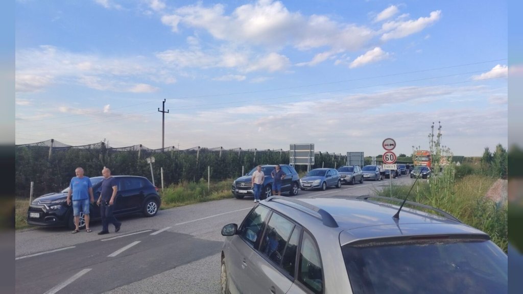 Blokada graničnog prelaza Neštin nastavljena i danas