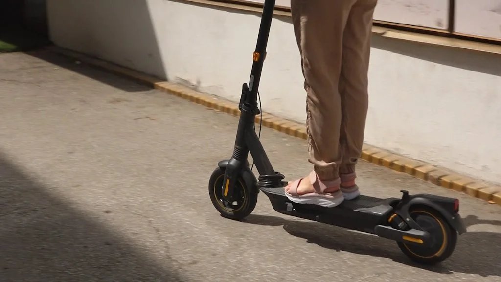 Apel roditeljima: Električni trotinet nije igračka
