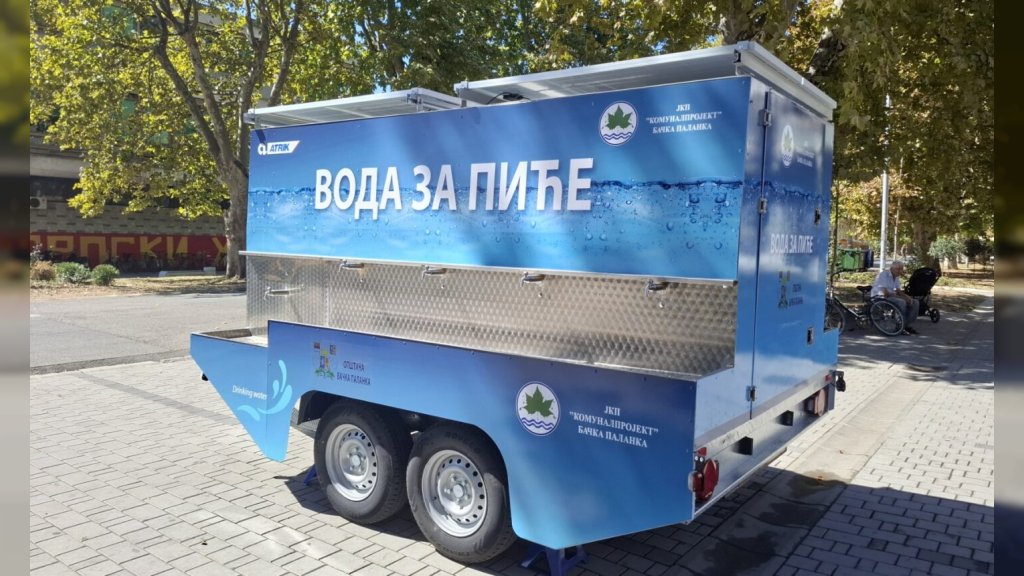 Cisterna sa pijaćom vodom postavljena u centru grada
