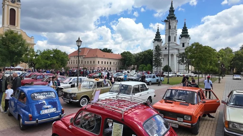 Veliki skup oldtajmer i tjuning-stajling vozila u Bečeju