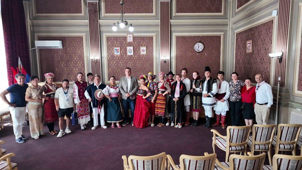 Učesnici „Bečej folk festa” svečano dočekani u Opštini