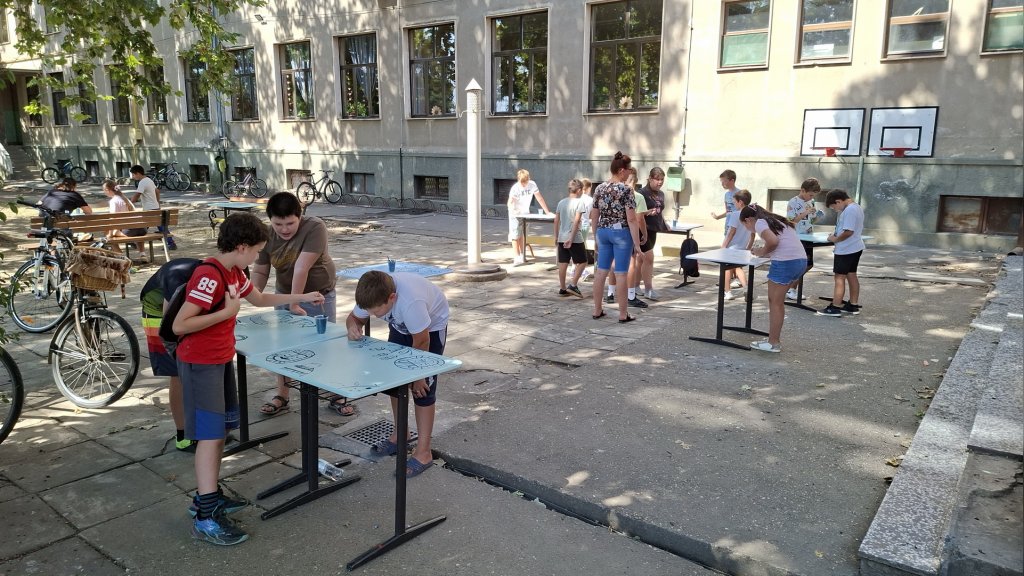 Letnji kreativni kamp u školskom dvorištu