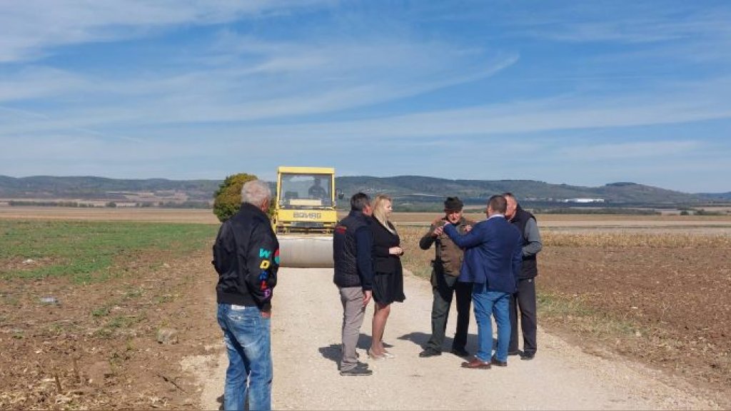 Ruma nastavlja sa ulaganjem u poljoprivrednu infrastrukturu: Uređeno blizu 4 kilometra atarskih puteva