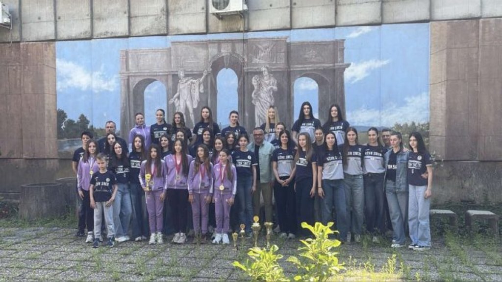 Gradonačelnik Mitrovice Branislav Nedimović ugostio odbojkašice „Srema“