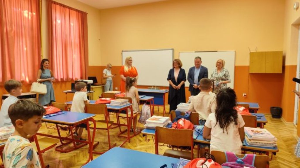 Ruma: Đaci u Vitojvcima novu školsku godinu započeli u rekonstruisanoj školi