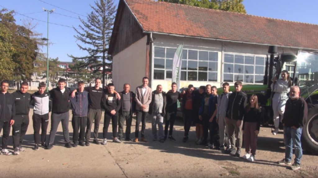 Nabavka mehanizacije za Poljoprivrednu školu u Rumi: Škole moraju da prate nove trendove