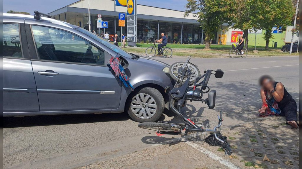 Povređena žena na električnom biciklu