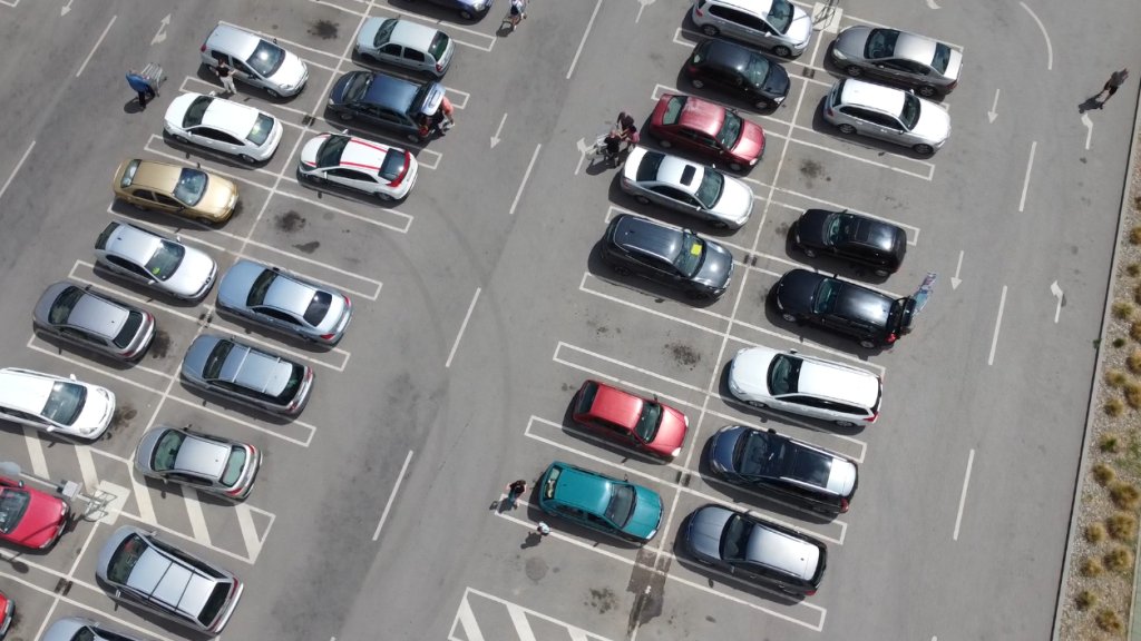 Besplatan parking za Badnji dan i Božić po gregorijanskom kalendaru