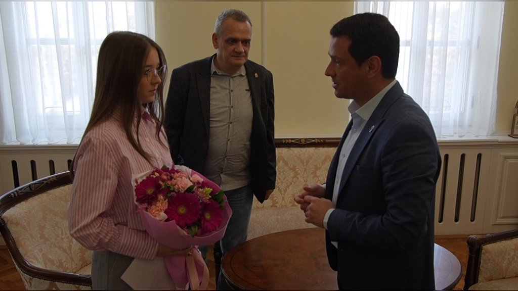 Helena Grujić, šampionka je državne smotre srednjoškolaca iz fizike