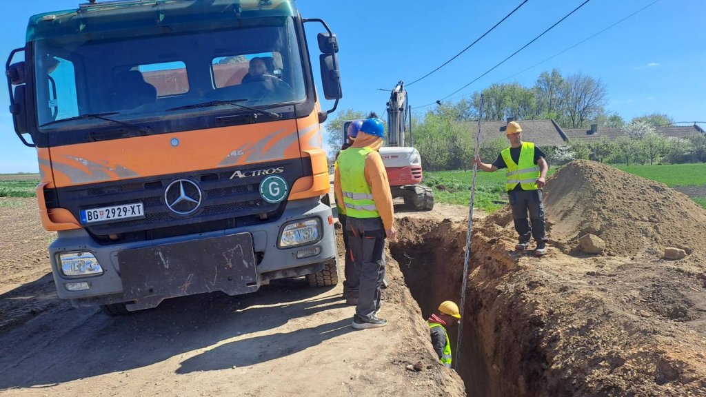 Nastavljeni radovi na izgradnji fekalne kanalizacione mreže u naselju ,,Strelište”