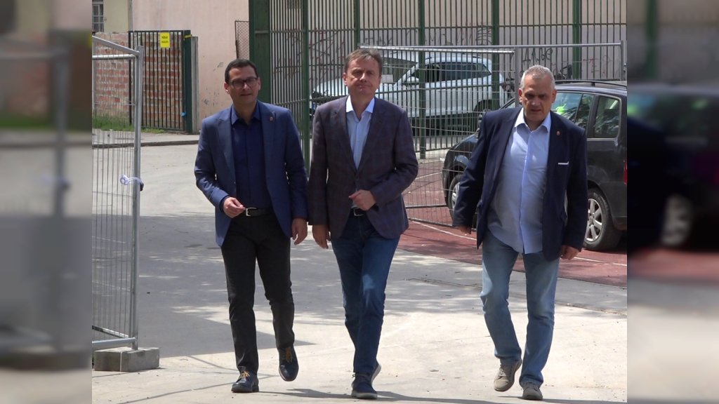 Ministar za javna ulaganja Darko Glišić obišao radove na rekonstrukciji zgrade Gimnazije i ETŠ