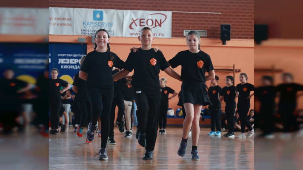 Više od 300 đaka igrom se oprostilo od učiteljica uz „Mali maturantski ples“