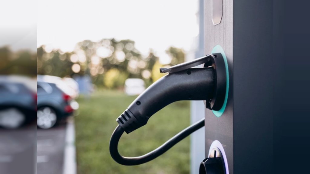 Rok za subvencije za kupovinu novih električnih vozila produžen do 1. decembra