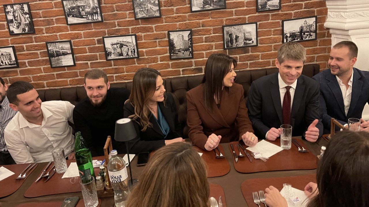 Gujon i Vujović sa omladinom: Još sigurnijim korakom u budućnost