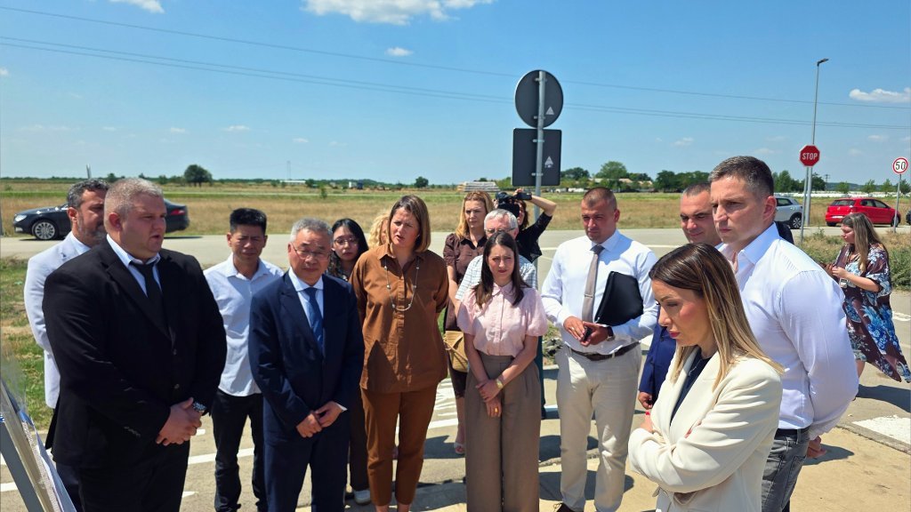 Ministarka Mesarović obišla potencijalnu lokaciju za novu kinesku fabriku u Novom Bečeju