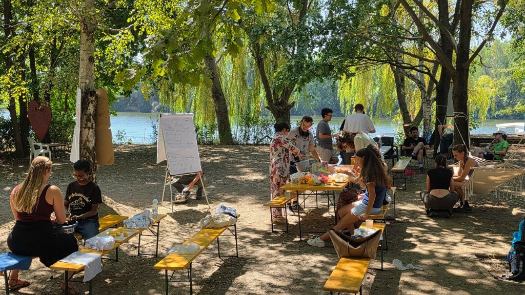 Trening kurs za omladinske radnike pod šatorima