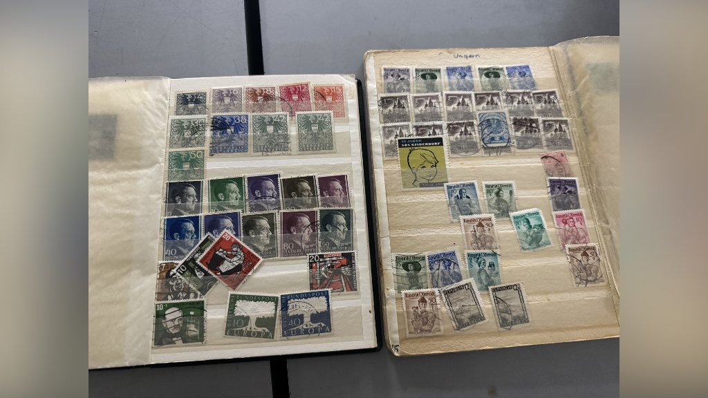 Carinici zaplenili polovne satove i poštanske markice vredne 7.500 evra