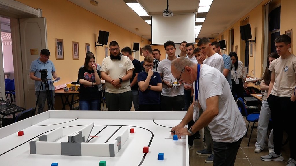 Republičko takmičenje u mehatronici i programiranju robota u Tehničkoj školi „Ivan Sarić”