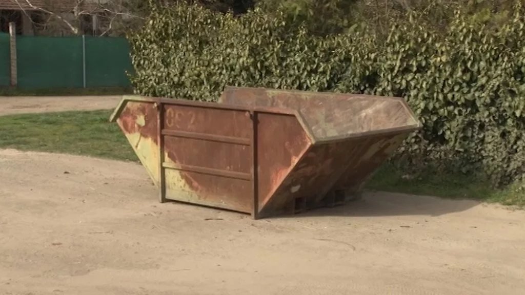 Odvoženje kabastog otpada iz MZ Gat