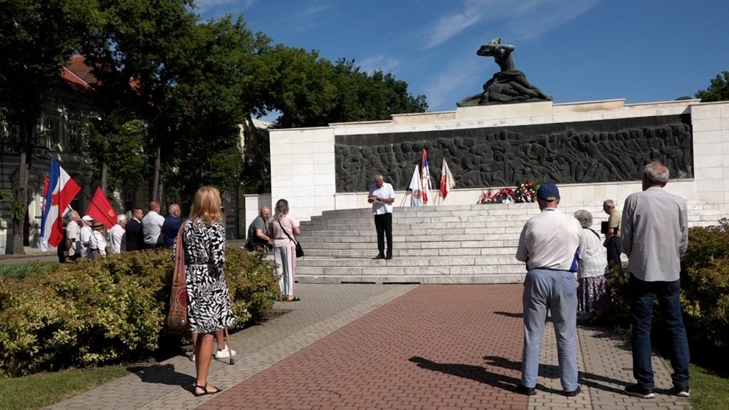 Polaganjem venaca obeležen 4. jul, Dan borca