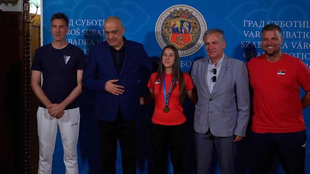 Gradonačelnik Subotice primio „zlatnu” Lanu Virc i članove TK „Spartak”