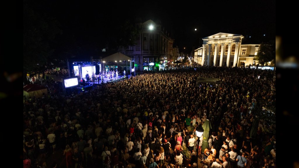 ABBA Symphonic, gradu u čast