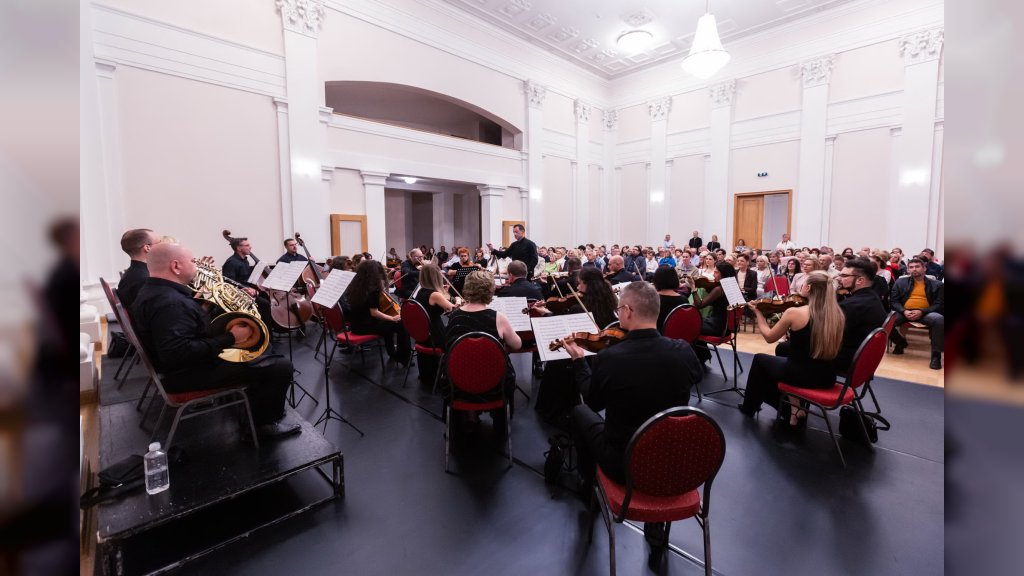 Subotički simfonijski orkestar i Sara Jović otvorili vrata Balske dvorane