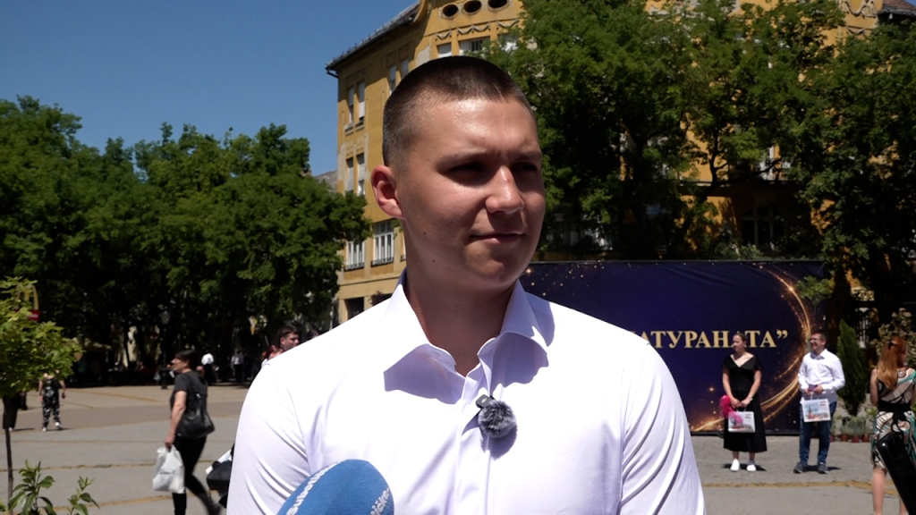 1779883081169_1ymwpwbkr_maturanti 27maj 02.jpg