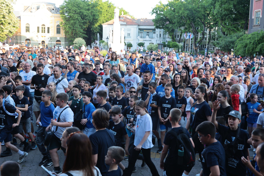 1780473485792_7ryds710g_proslava04.jpg