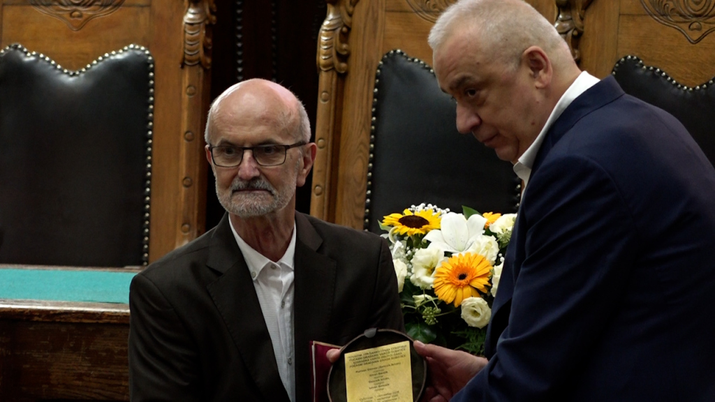 1788263938453_13n0emch0_dangrada 01sept 09.jpg
